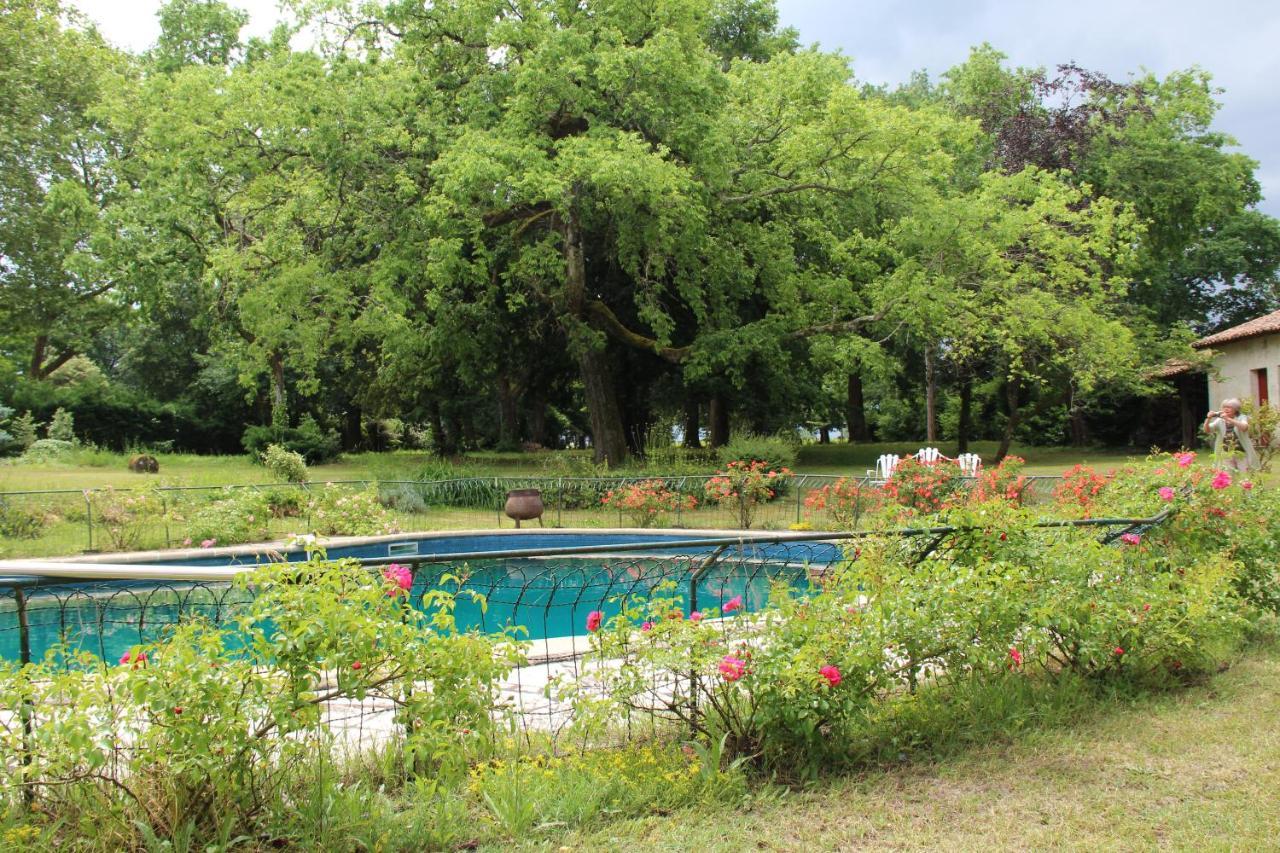 Chateau Rosemont - Grande Maison Familiale Campagne Dans Le Medoc Avec Piscine Et Tennis A 15 Mn Bordeaux Labarde Exterior foto
